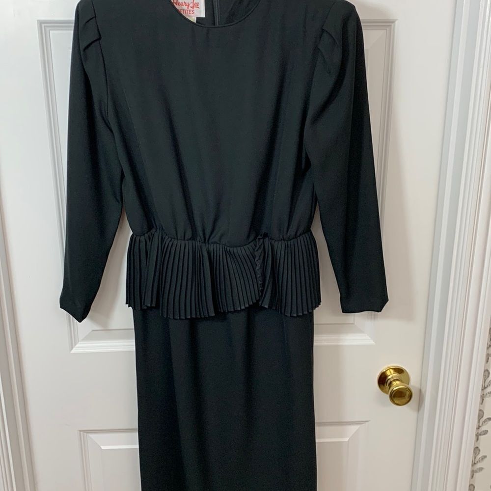 Vtg Henry Lee Size 8 Petite classic black dress with pleated waist ruffle detail